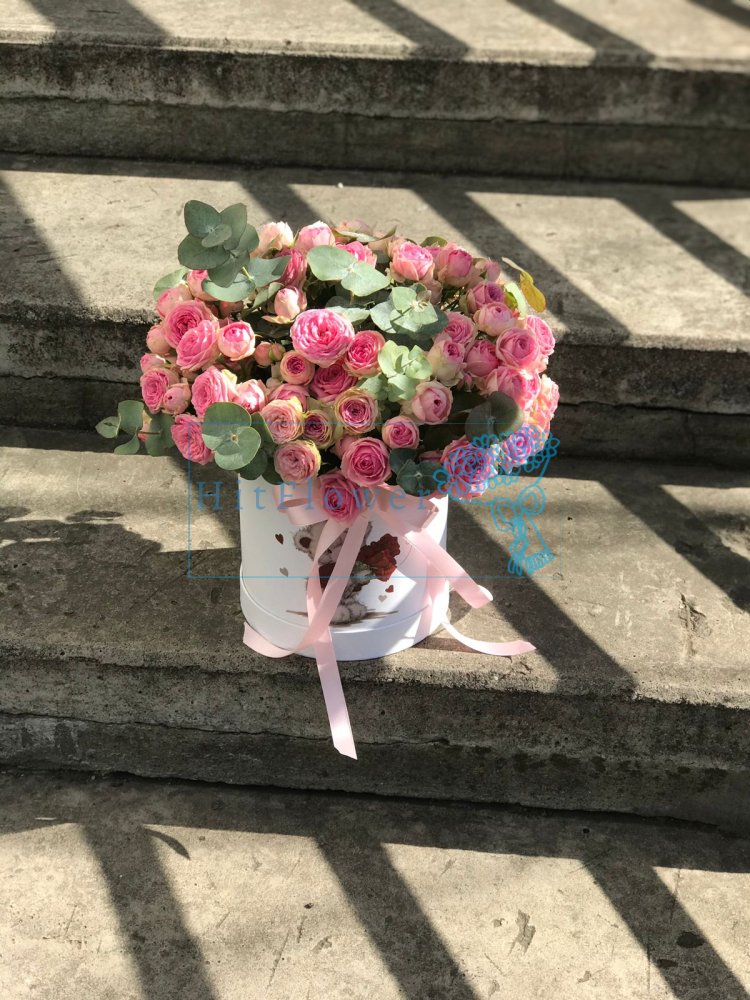 Композиция из живых цветов Шарики мороженого Цветочная композиция из Пионы